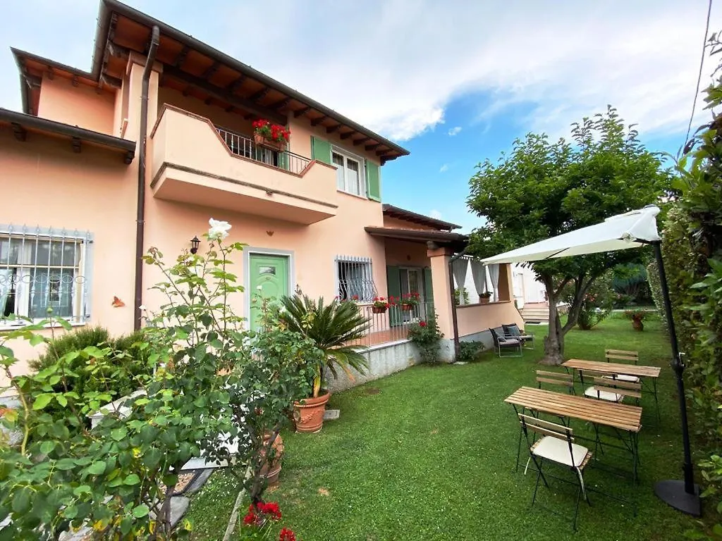 Bed and Breakfast La Madonnina Querceta Nocleg ze śniadaniem
